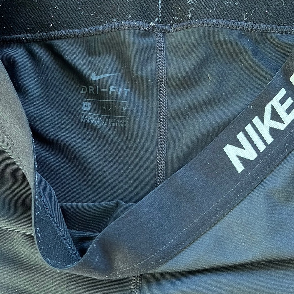 Black Nike pro crop leggings! - Picture 3 of 4